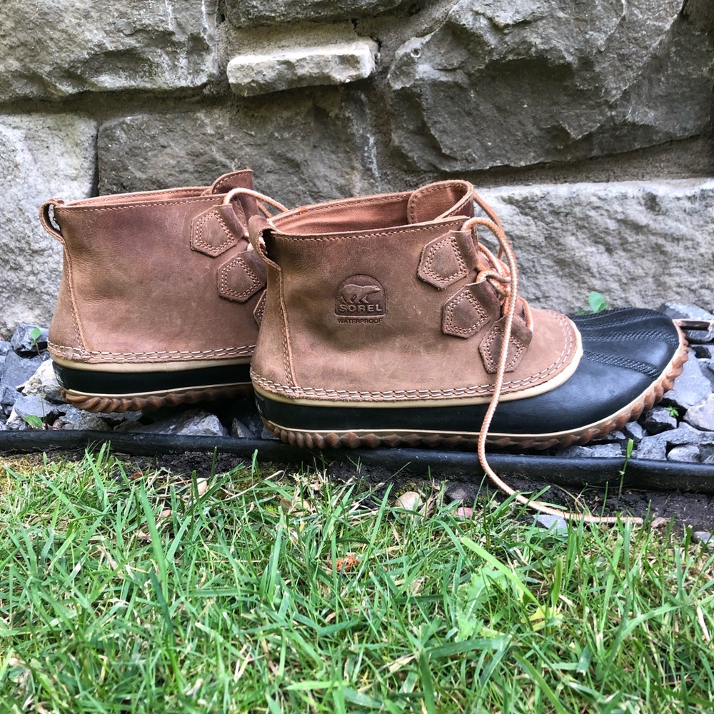 Sorel Out and About ankle boots - Size 9